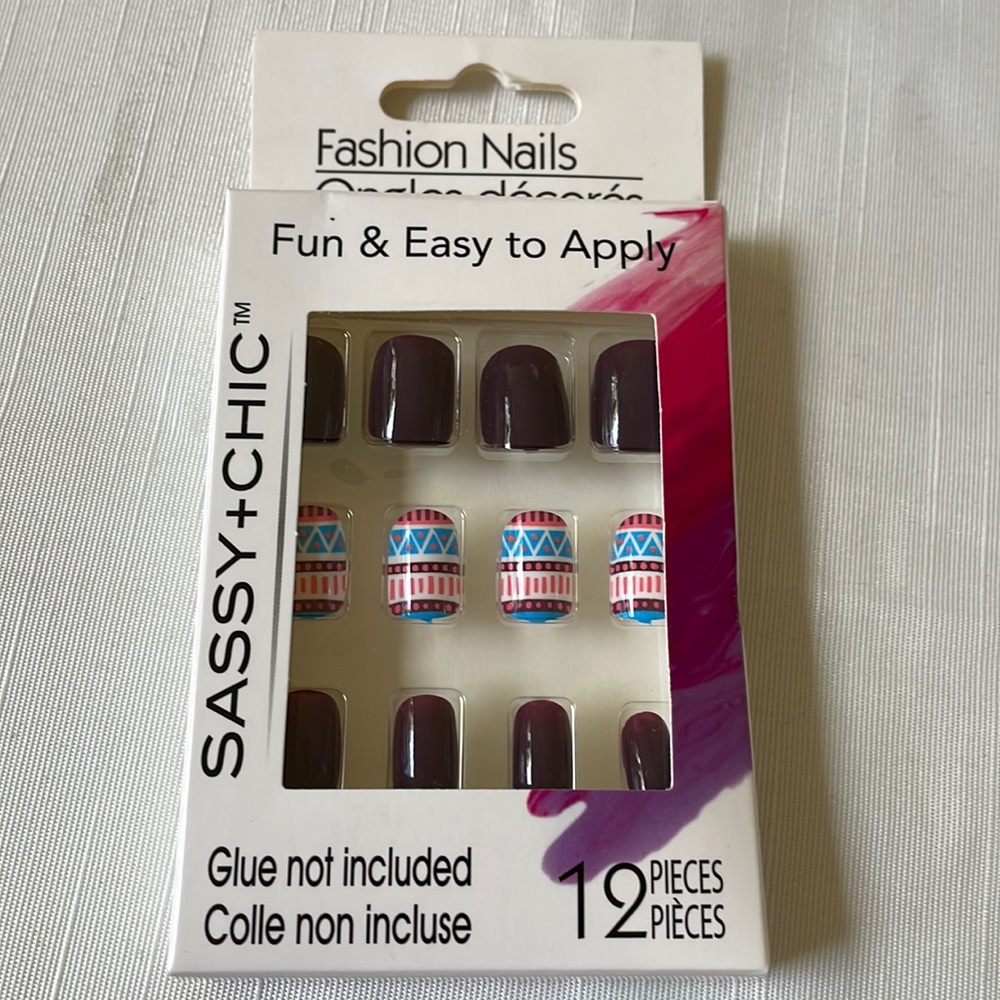 NWT Sassy + Chic purple and fun design Artificial Press On Nails 12 pc set
